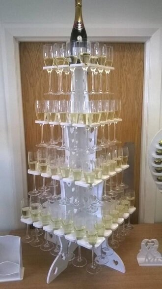 champagne pyramid