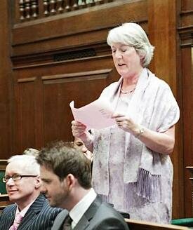 Nicola\'s aunt Sue reading out a love quote